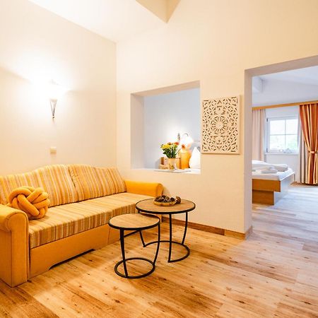 Landhotel Hubengut Bed And Breakfast ラートシュタット エクステリア 写真