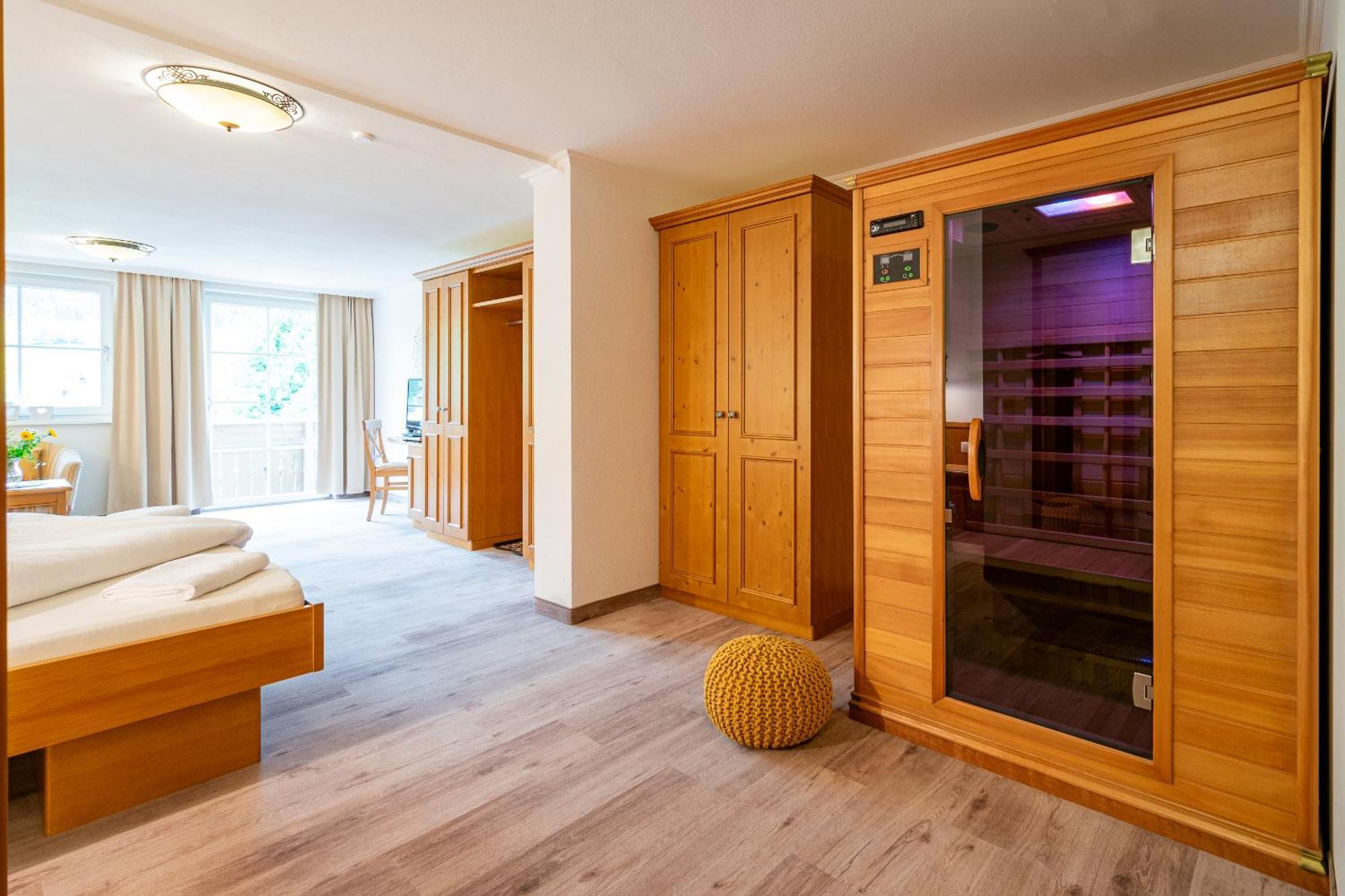 Landhotel Hubengut Bed And Breakfast ラートシュタット エクステリア 写真