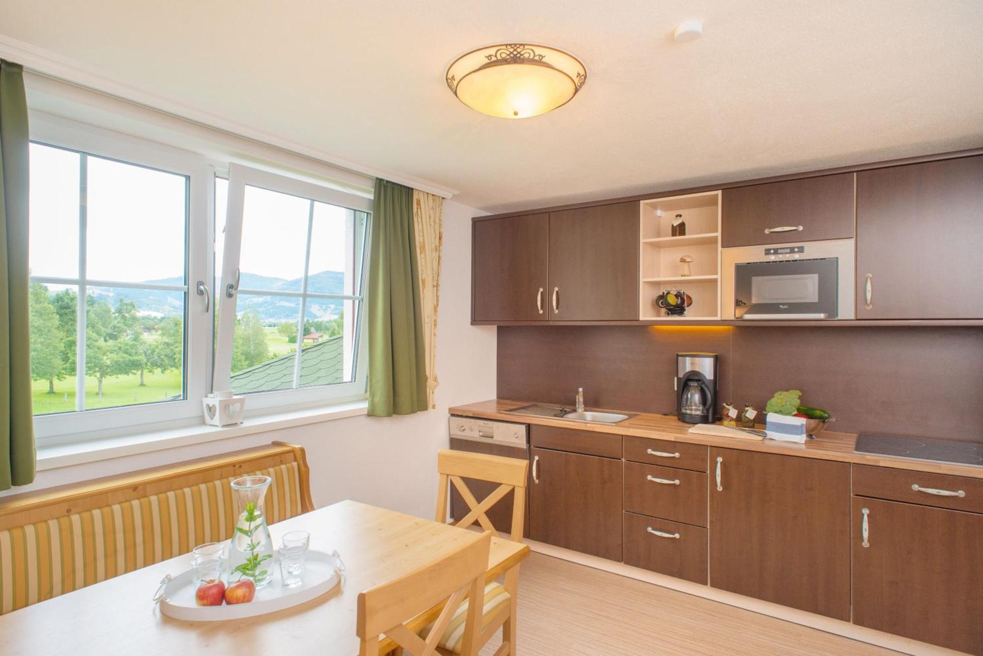 Landhotel Hubengut Bed And Breakfast ラートシュタット エクステリア 写真