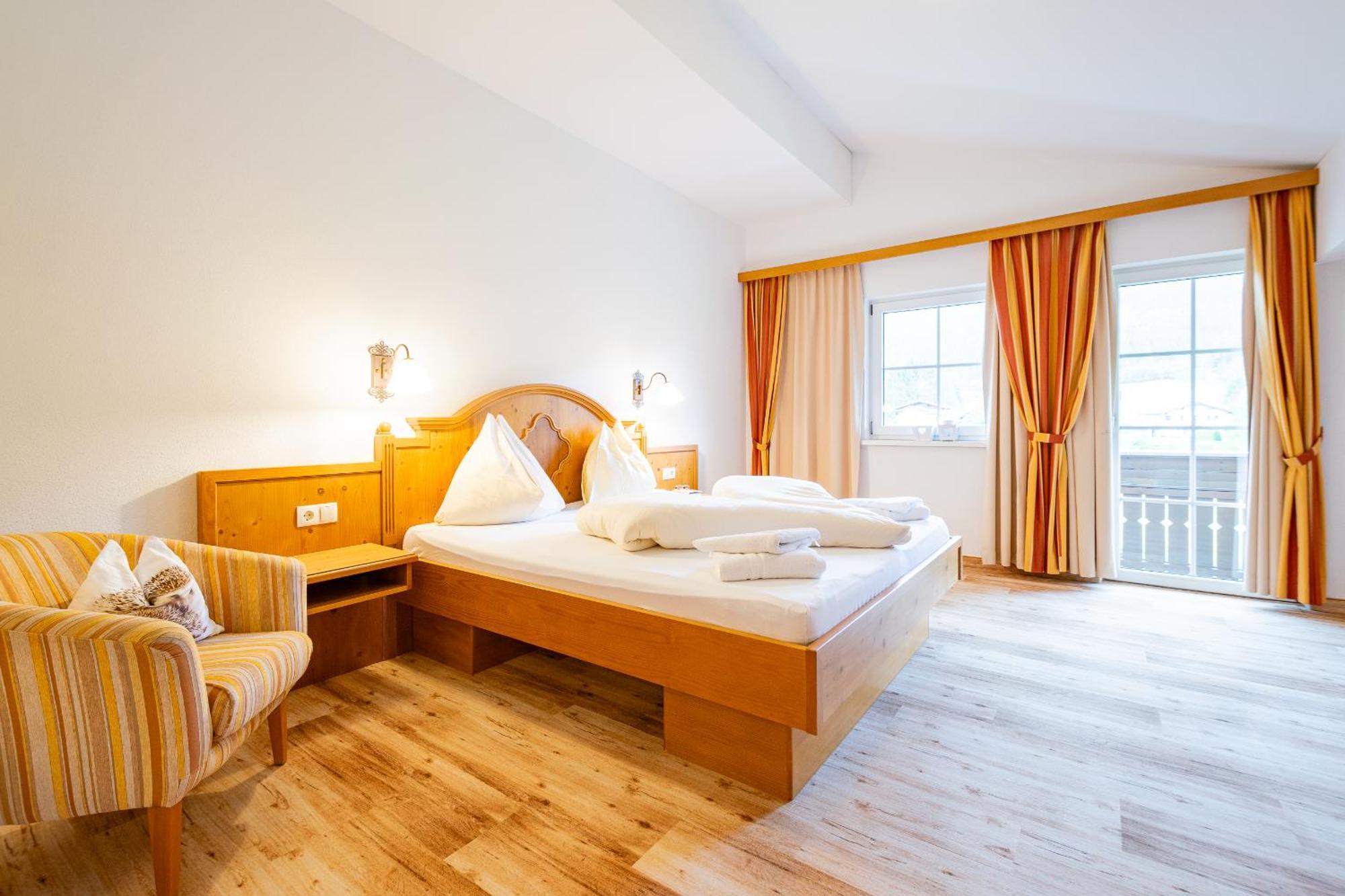 Landhotel Hubengut Bed And Breakfast ラートシュタット エクステリア 写真