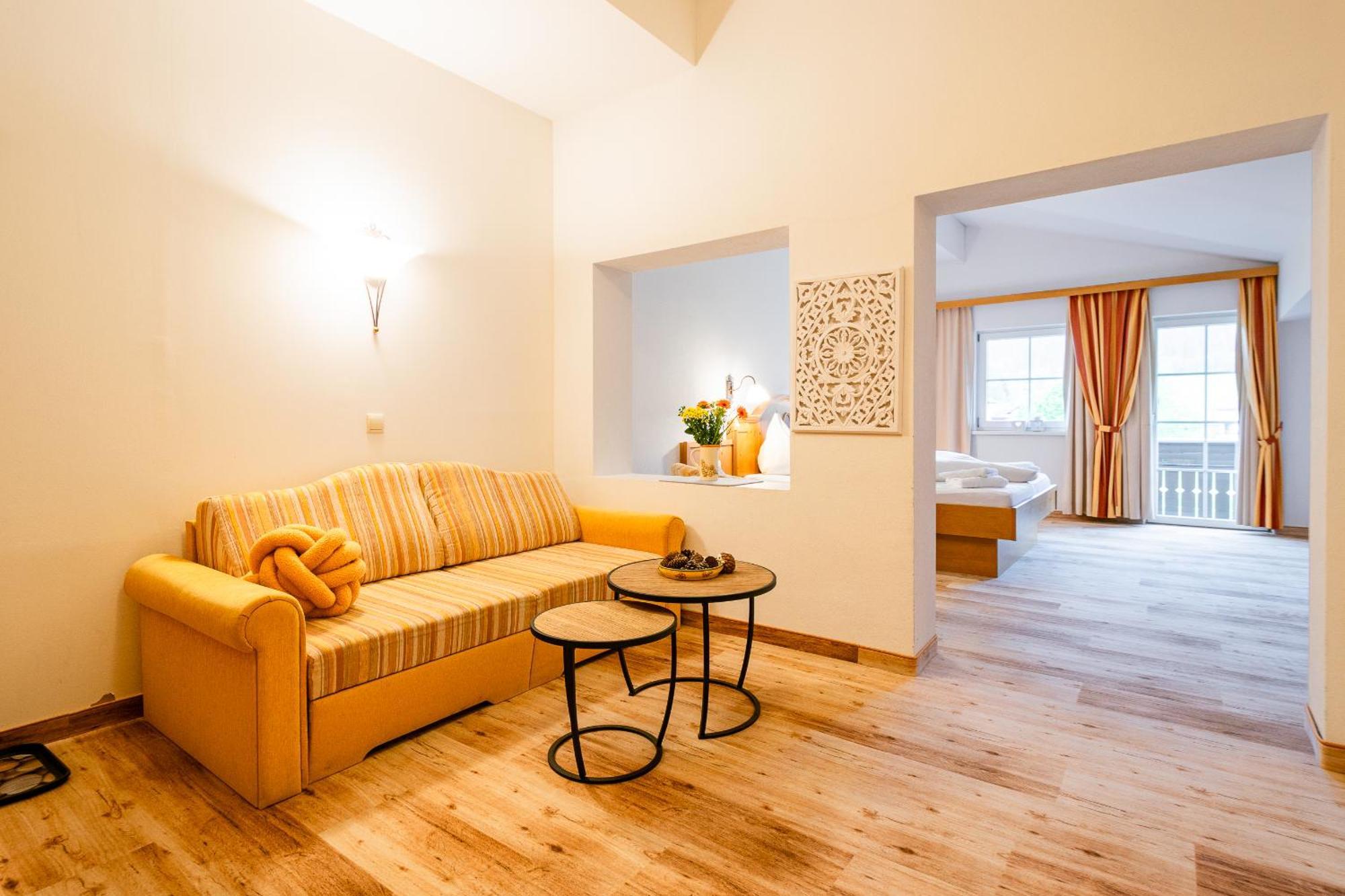 Landhotel Hubengut Bed And Breakfast ラートシュタット エクステリア 写真