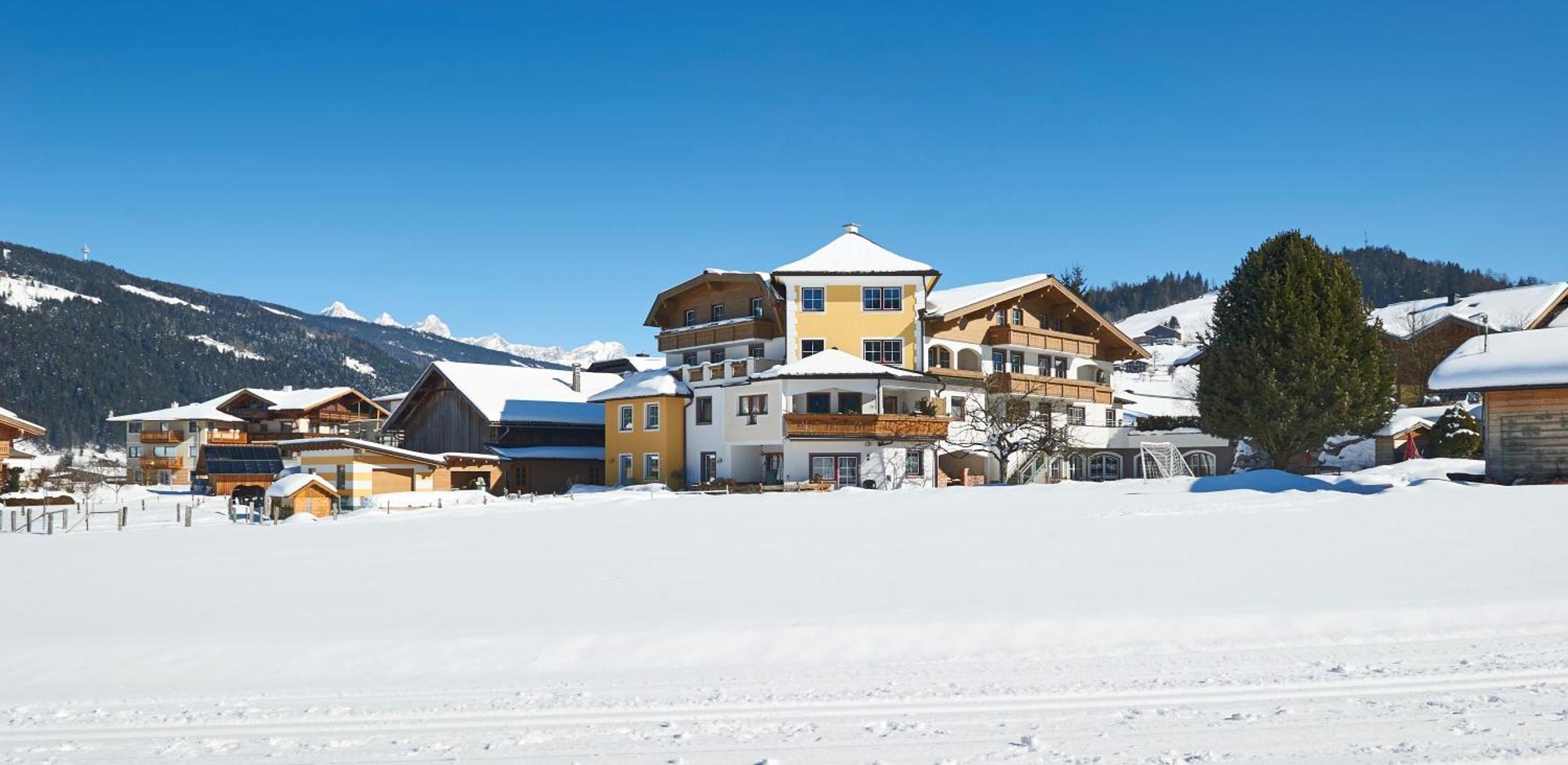 Landhotel Hubengut Bed And Breakfast ラートシュタット エクステリア 写真