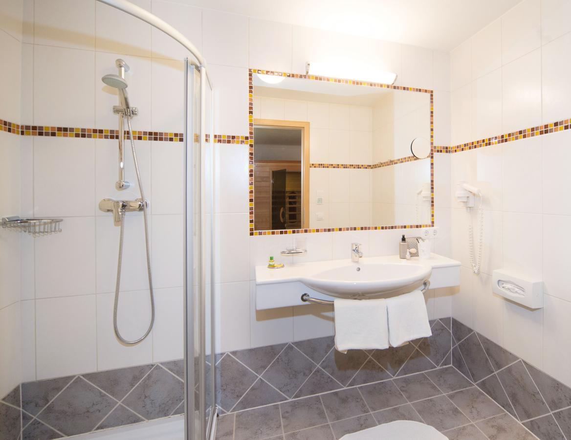 Landhotel Hubengut Bed And Breakfast ラートシュタット エクステリア 写真