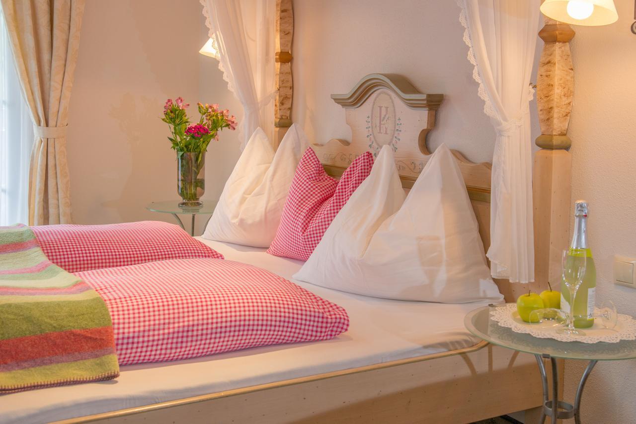 Landhotel Hubengut Bed And Breakfast ラートシュタット エクステリア 写真
