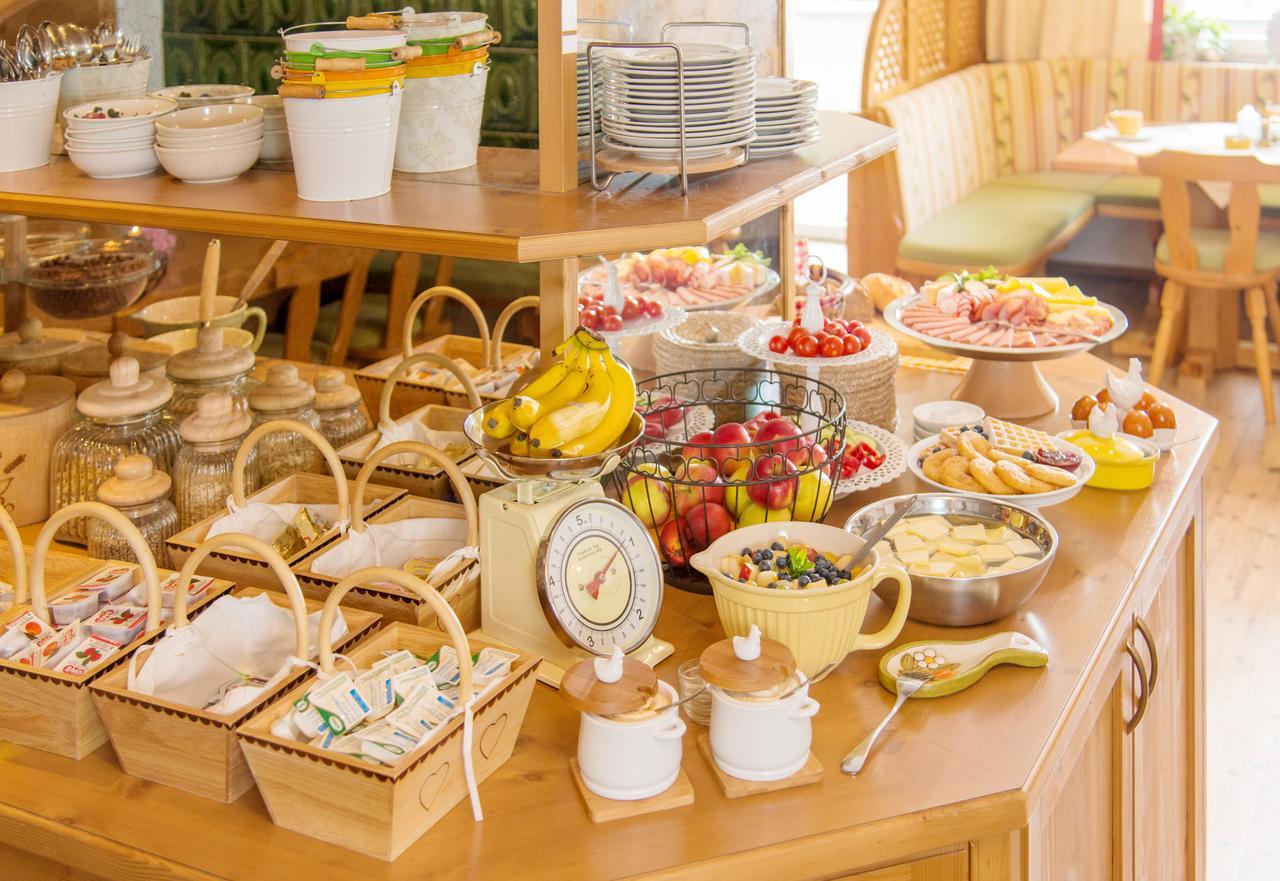 Landhotel Hubengut Bed And Breakfast ラートシュタット エクステリア 写真