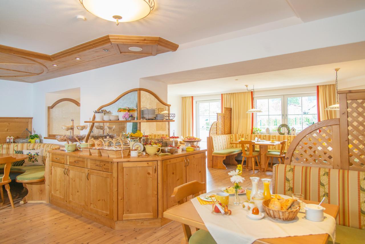 Landhotel Hubengut Bed And Breakfast ラートシュタット エクステリア 写真