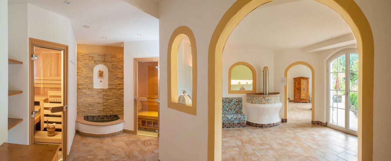 Landhotel Hubengut Bed And Breakfast ラートシュタット エクステリア 写真