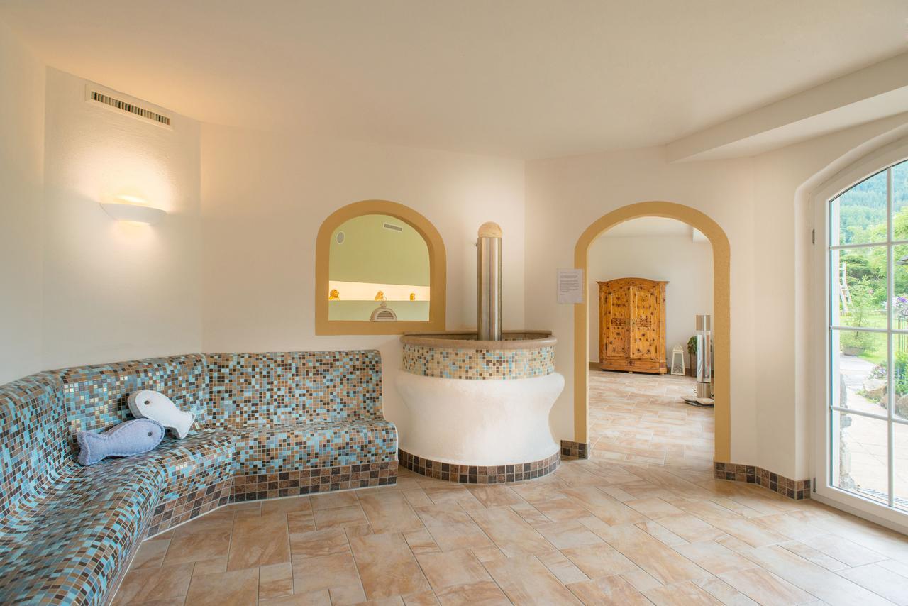 Landhotel Hubengut Bed And Breakfast ラートシュタット エクステリア 写真