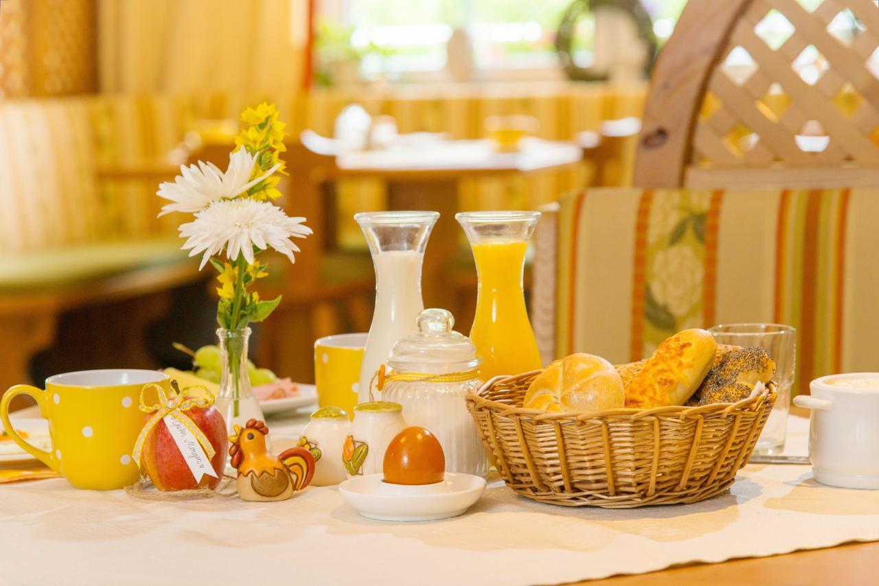 Landhotel Hubengut Bed And Breakfast ラートシュタット エクステリア 写真