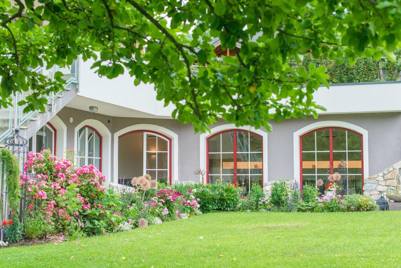 Landhotel Hubengut Bed And Breakfast ラートシュタット エクステリア 写真