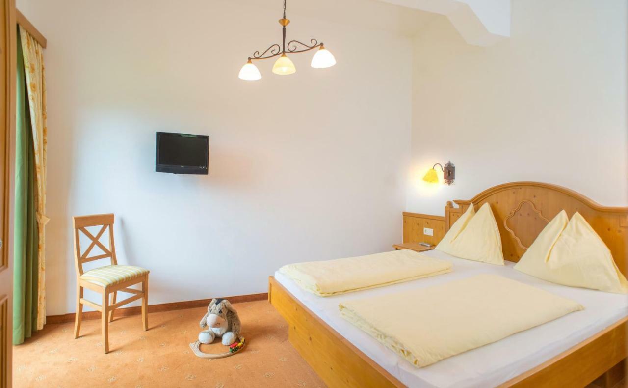 Landhotel Hubengut Bed And Breakfast ラートシュタット エクステリア 写真